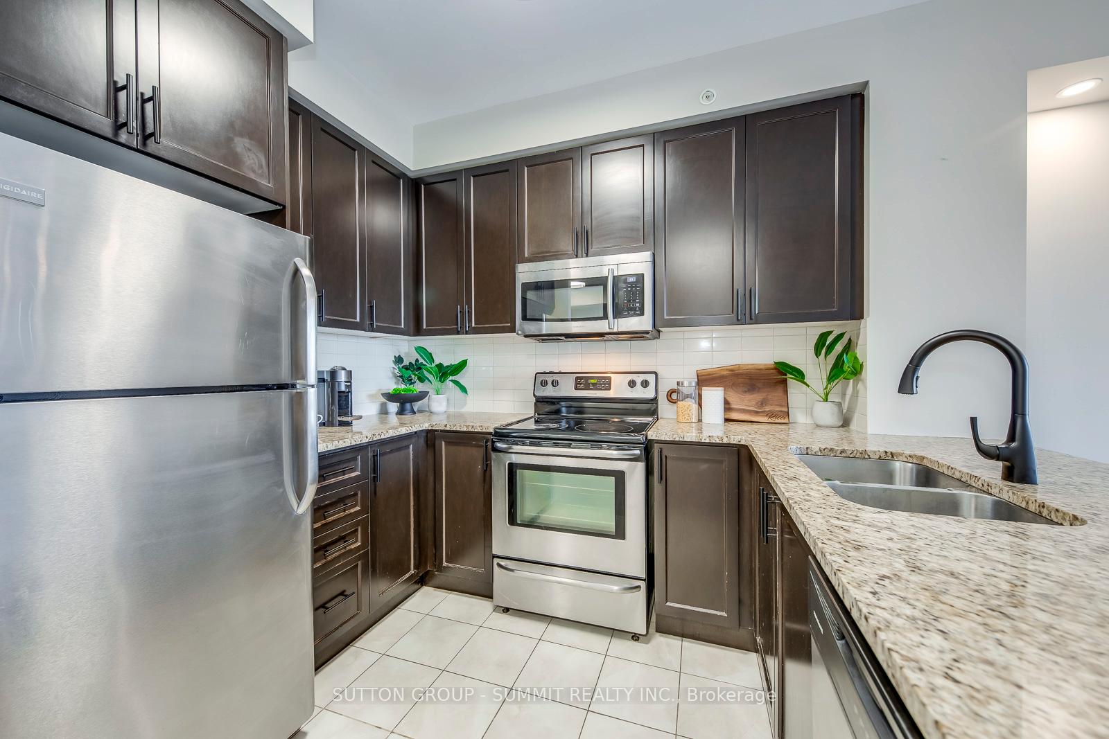 Photo 4 of Unit 804, 9255 Jane Street, Vaughan, Maple — HOMEH