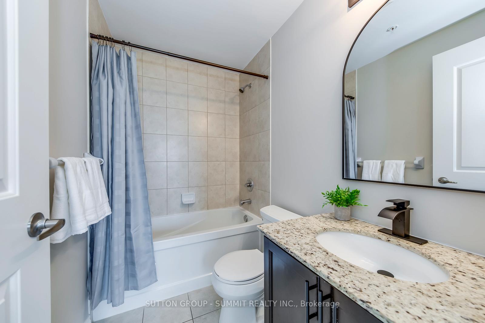 Photo 14 of Unit 804, 9255 Jane Street, Vaughan, Maple — HOMEH