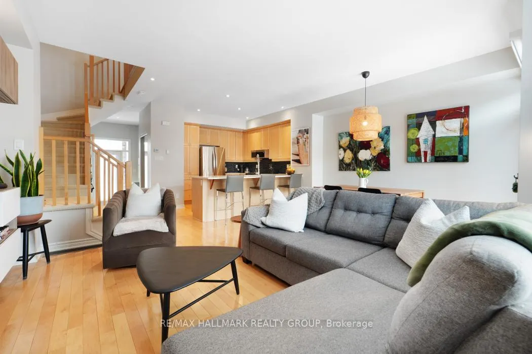 Photo 9 of 125 Watchhorn Grove, Ottawa, Riverside South — HOMEH