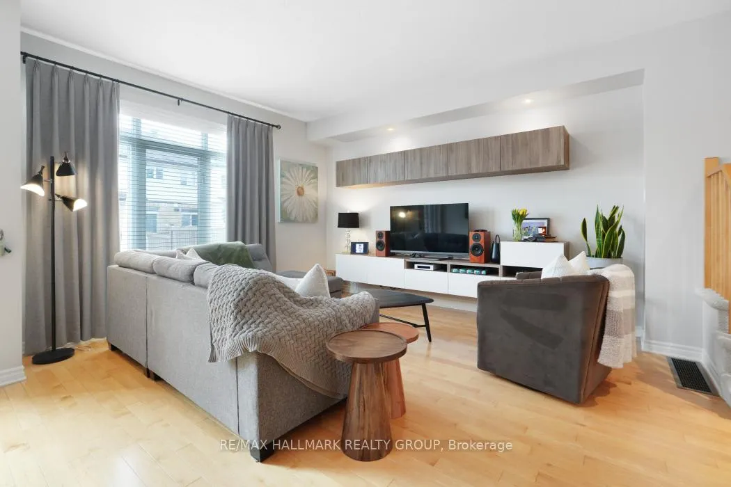 Photo 10 of 125 Watchhorn Grove, Ottawa, Riverside South — HOMEH