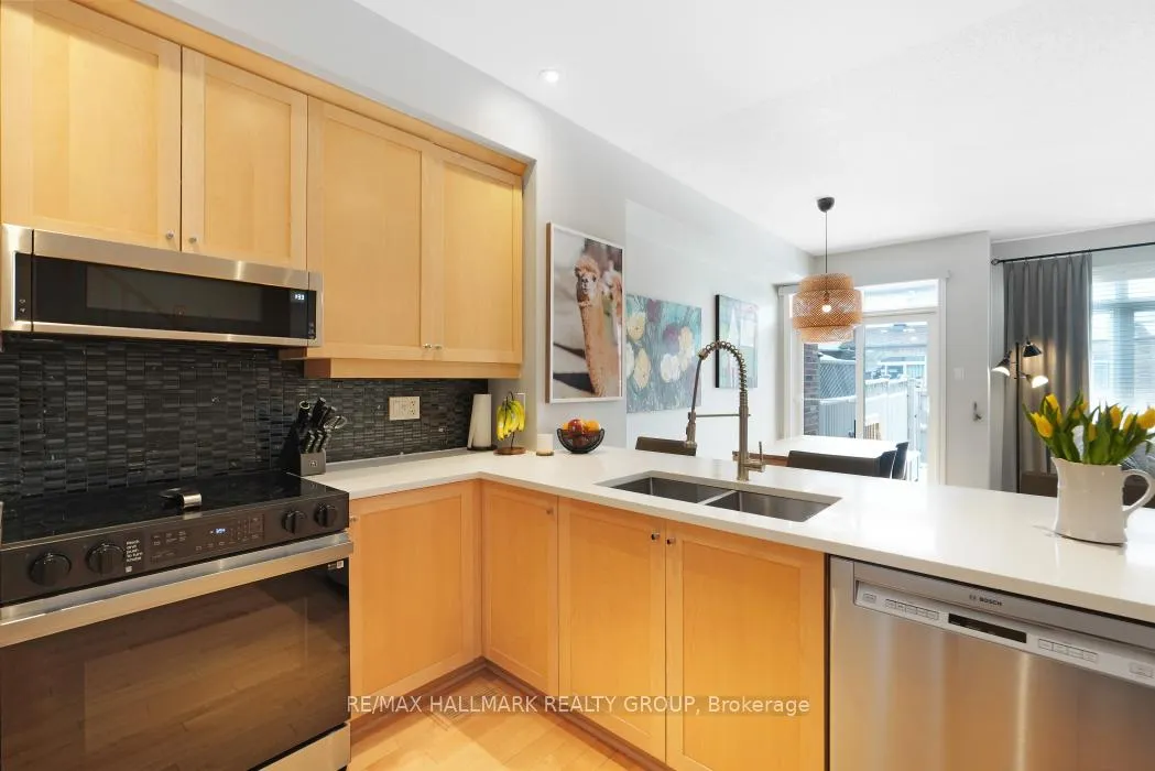 Photo 14 of 125 Watchhorn Grove, Ottawa, Riverside South — HOMEH