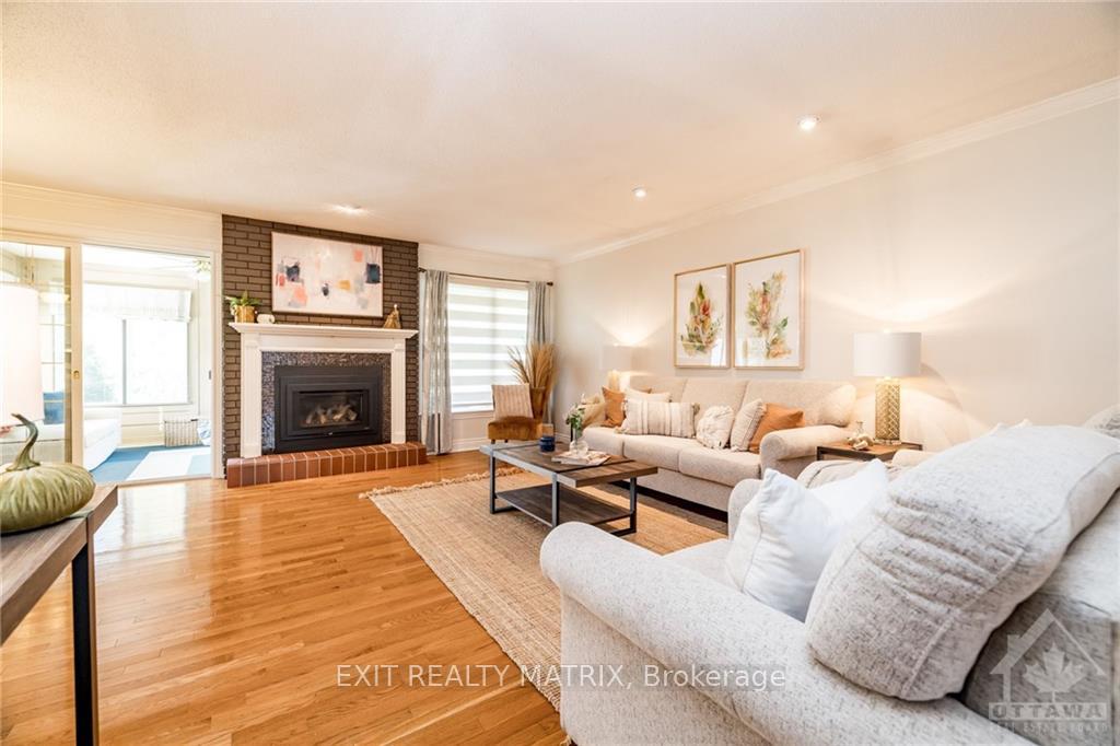 Photo 2 of 21 Glen Abbey Crescent, Ottawa, Stittsville (Central) — HOMEH