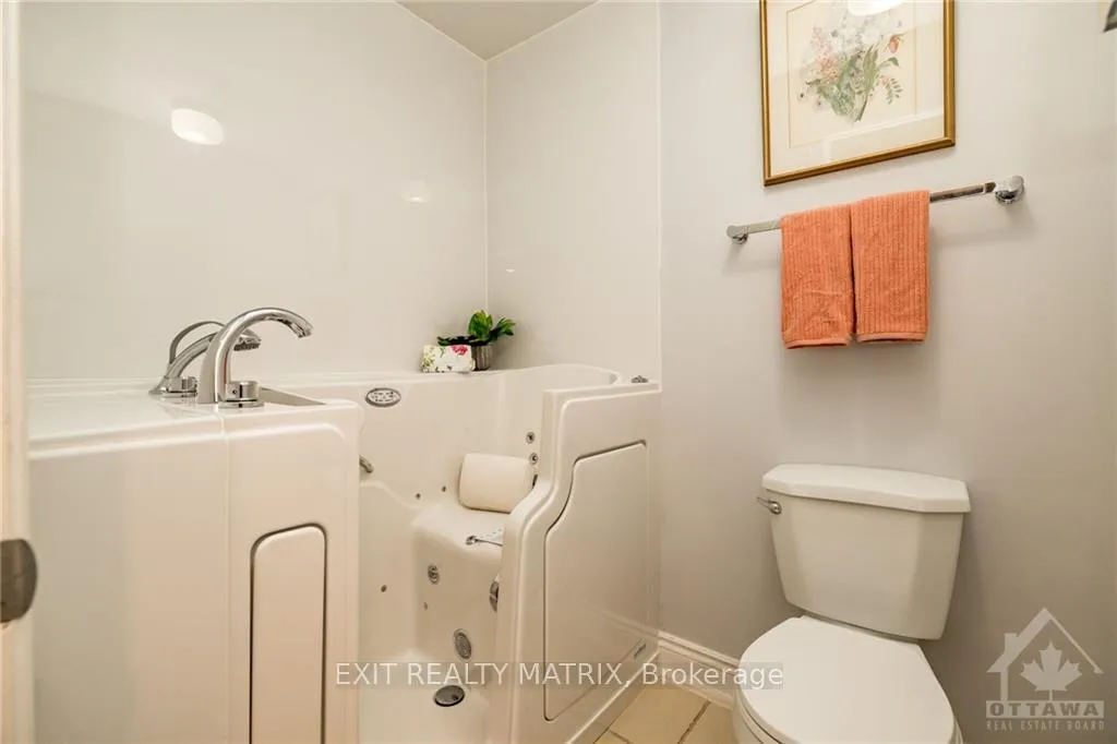 Photo 6 of 21 Glen Abbey Crescent, Ottawa, Stittsville (Central) — HOMEH