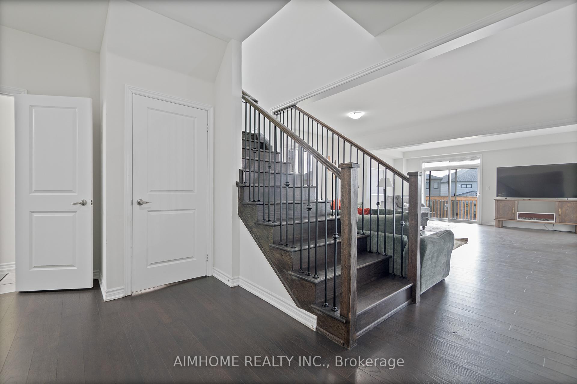 Photo 3 of 86 Gilham Way, Brant, Paris — HOMEH