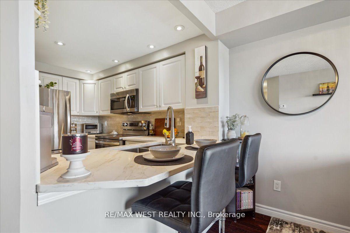 Photo 6 of Unit 604, 711 Rossland Road E, Whitby, Pringle Creek — HOMEH