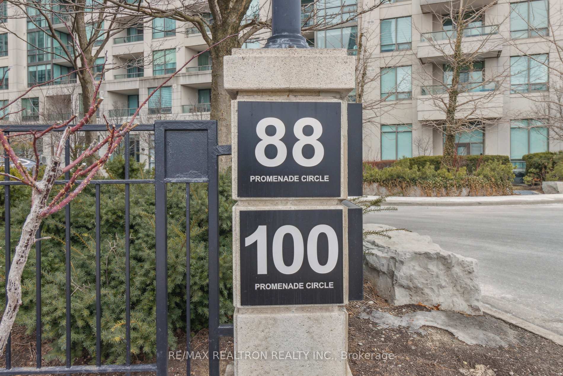 Photo 4 of Unit 503, 100 Promenade Circle, Vaughan, Brownridge — HOMEH