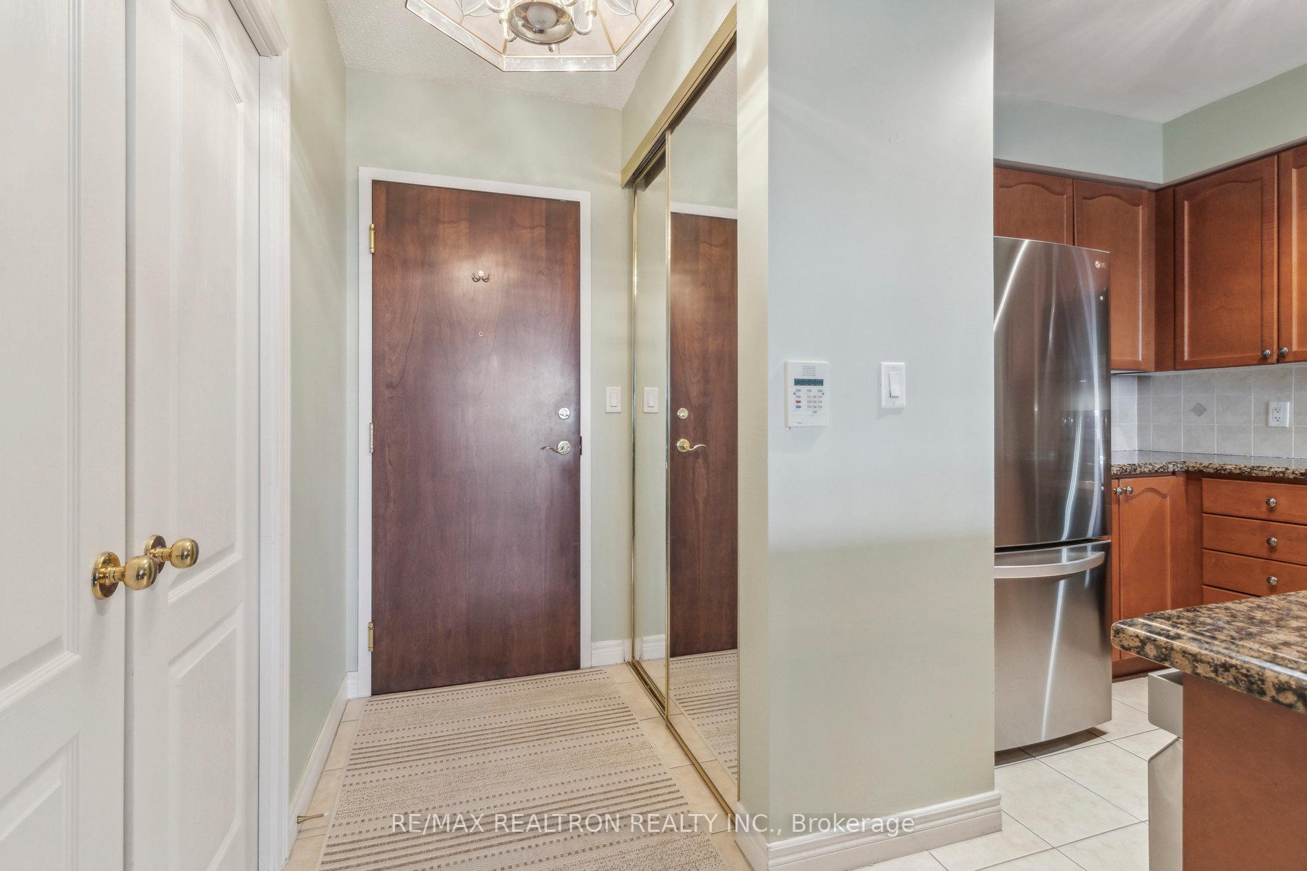 Photo 11 of Unit 503, 100 Promenade Circle, Vaughan, Brownridge — HOMEH
