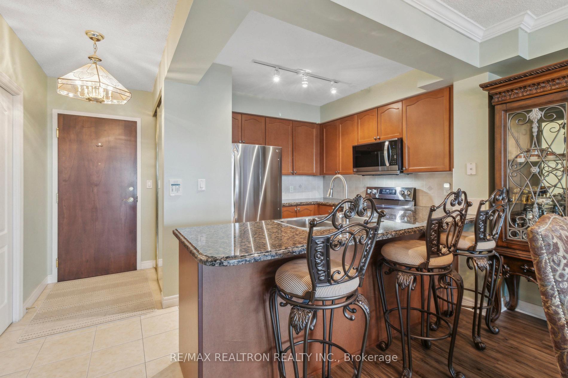 Photo 13 of Unit 503, 100 Promenade Circle, Vaughan, Brownridge — HOMEH