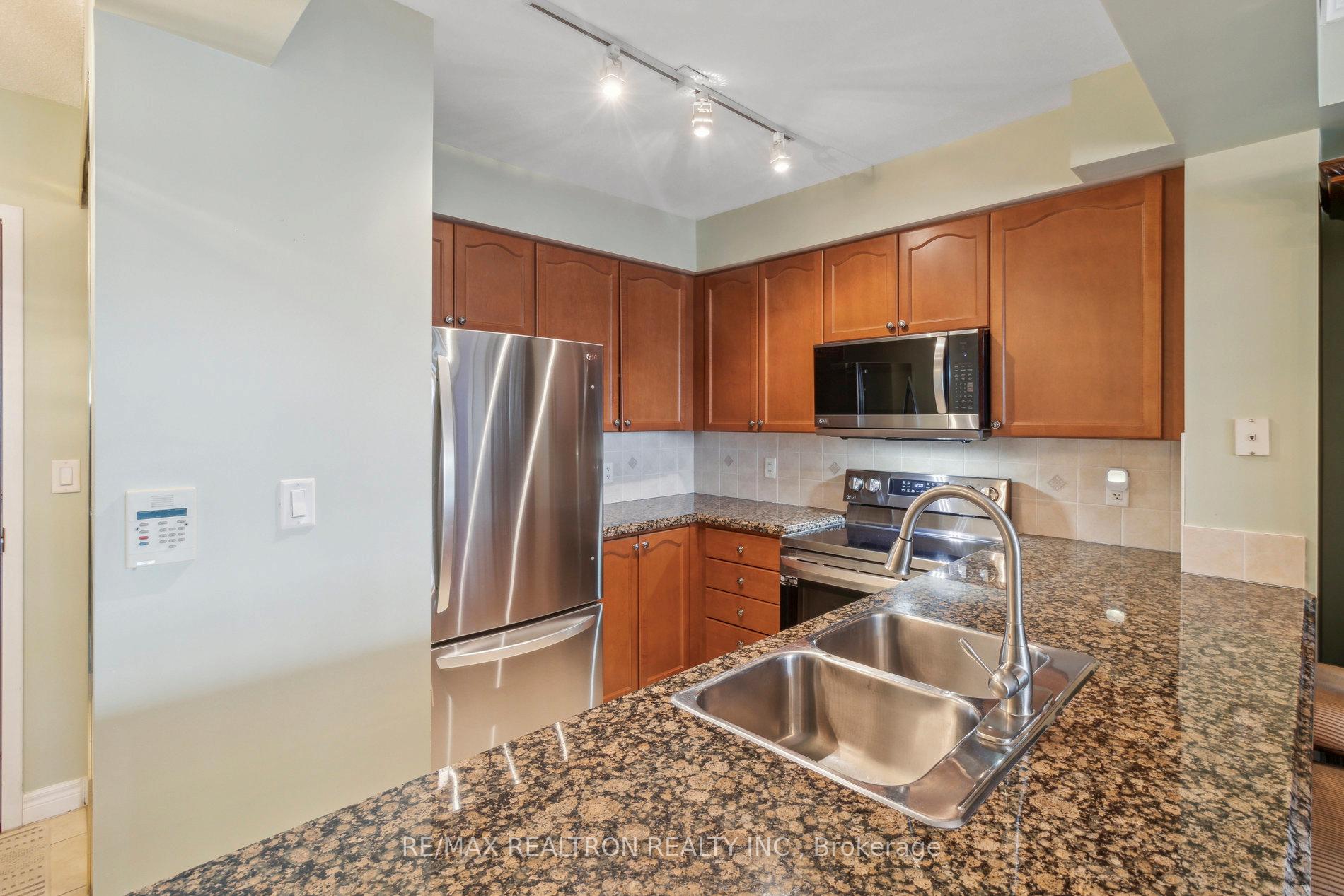 Photo 19 of Unit 503, 100 Promenade Circle, Vaughan, Brownridge — HOMEH