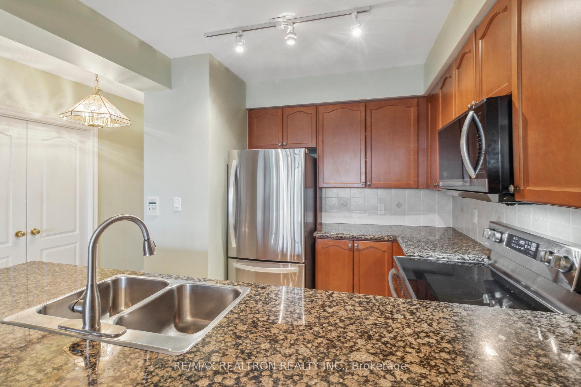 Photo 20 of Unit 503, 100 Promenade Circle, Vaughan, Brownridge — HOMEH