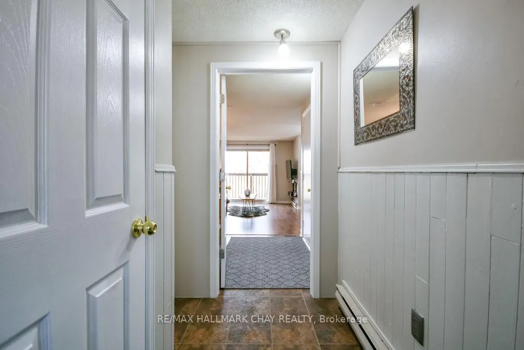 Photo 3 of 14 Evergreen Court, Barrie, Ardagh — HOMEH