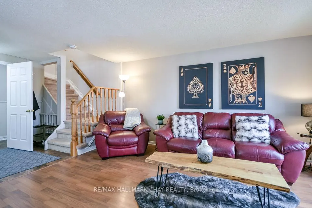 Photo 6 of 14 Evergreen Court, Barrie, Ardagh — HOMEH