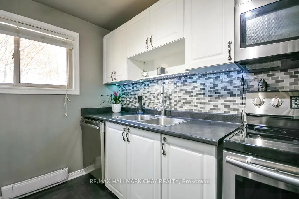 Photo 11 of 14 Evergreen Court, Barrie, Ardagh — HOMEH