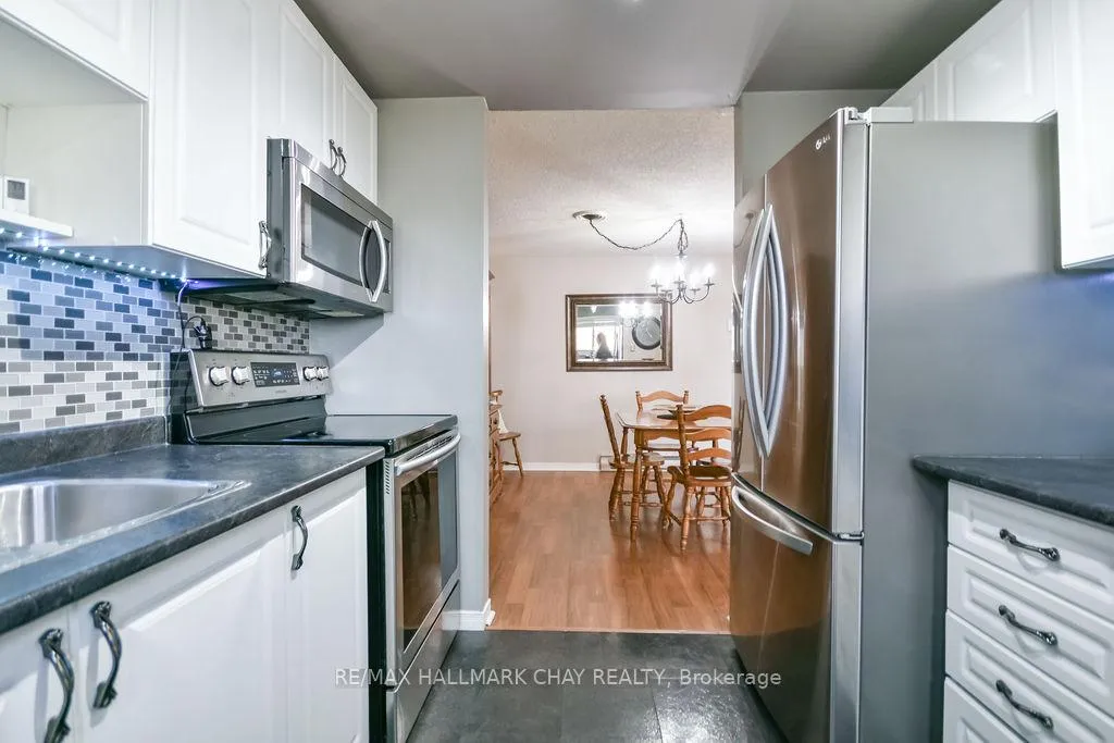 Photo 12 of 14 Evergreen Court, Barrie, Ardagh — HOMEH