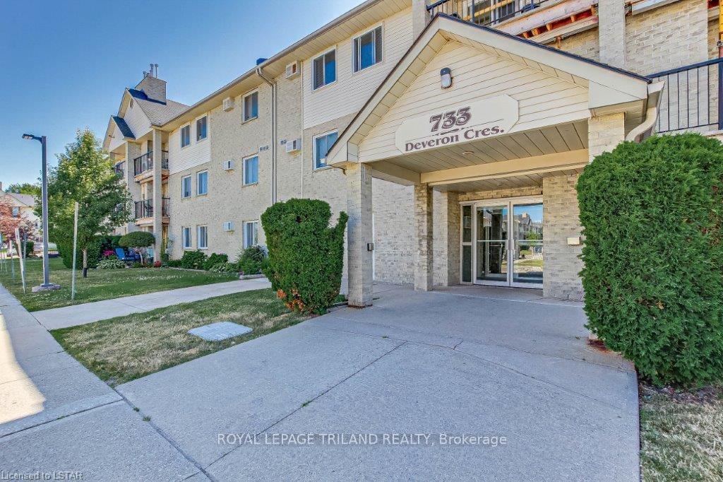 Front of Unit 212, 733 Deveron Crescent