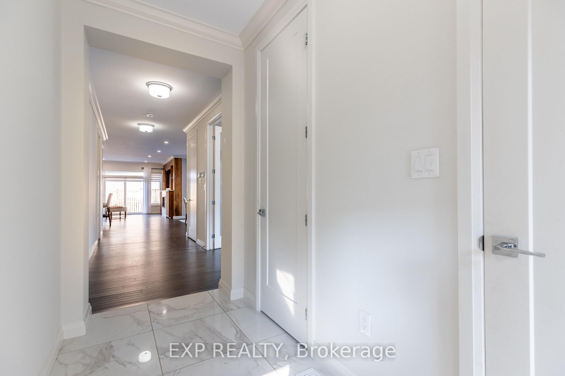 Photo 3 of Unit 7, 35 Midhurst Heights, Hamilton, Stoney Creek Mountain — HOMEH