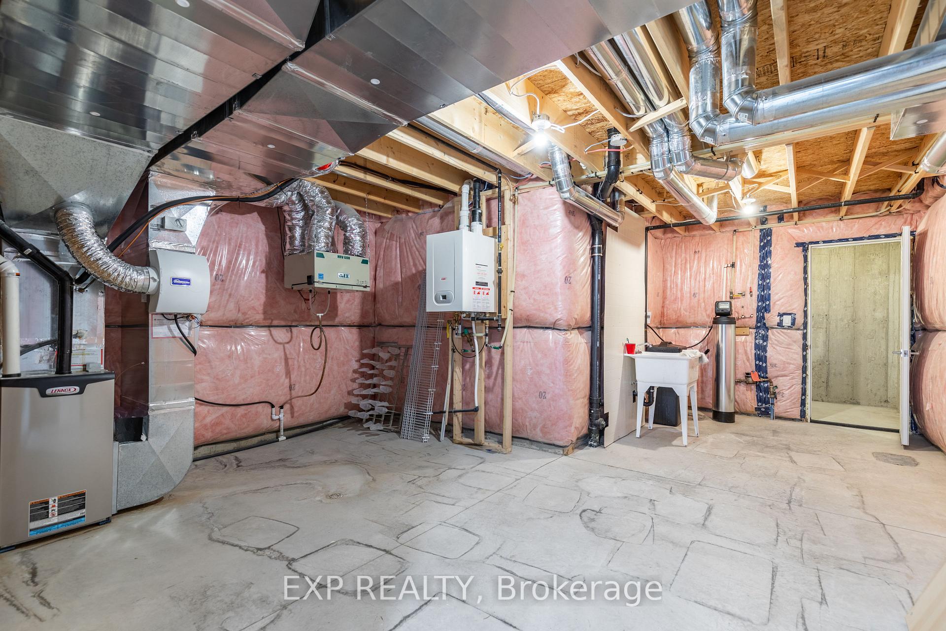 Photo 27 of Unit 7, 35 Midhurst Heights, Hamilton, Stoney Creek Mountain — HOMEH
