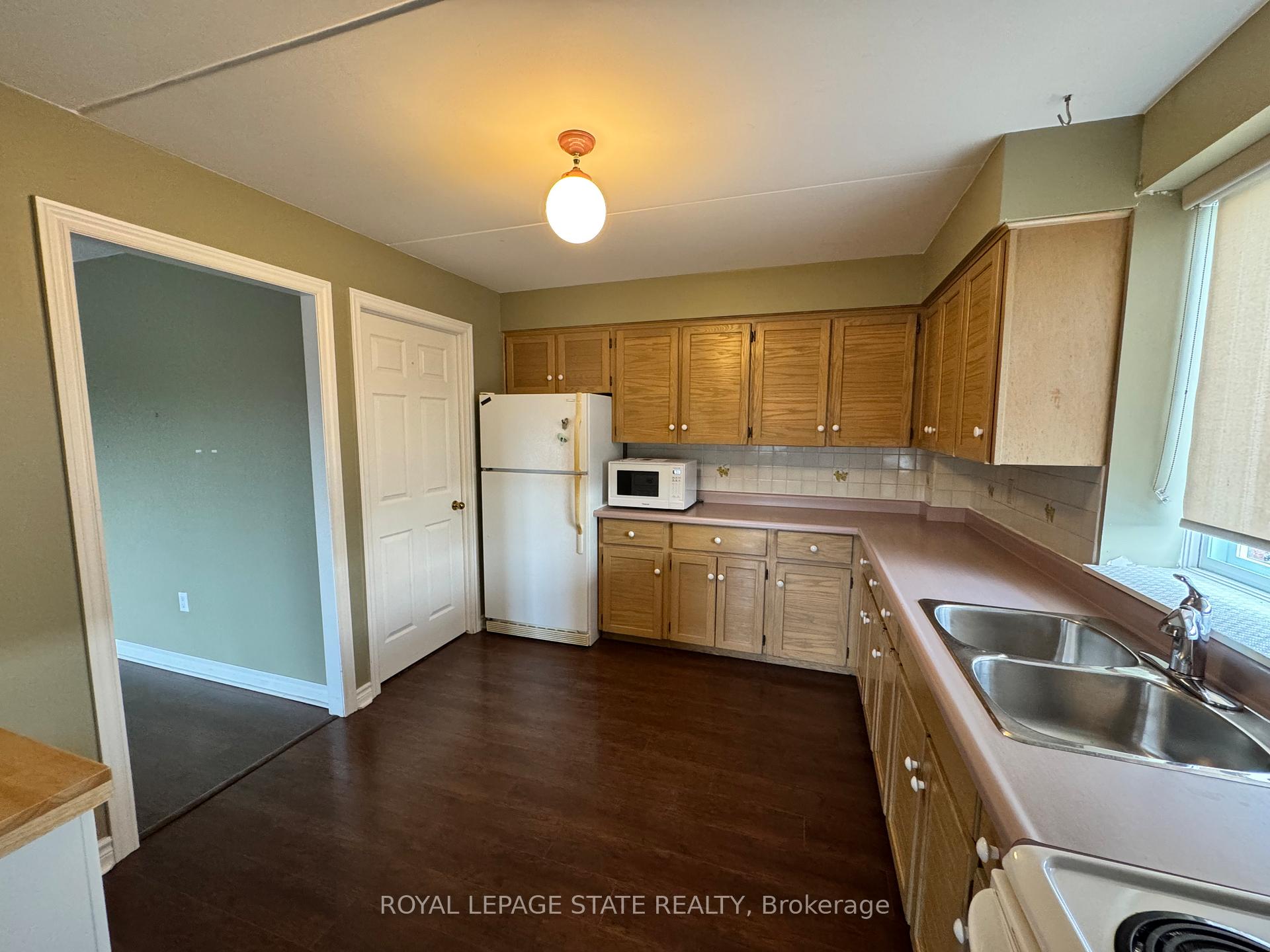 Photo 5 of Unit 202, 386 Highway 8, Hamilton, Stoney Creek — HOMEH