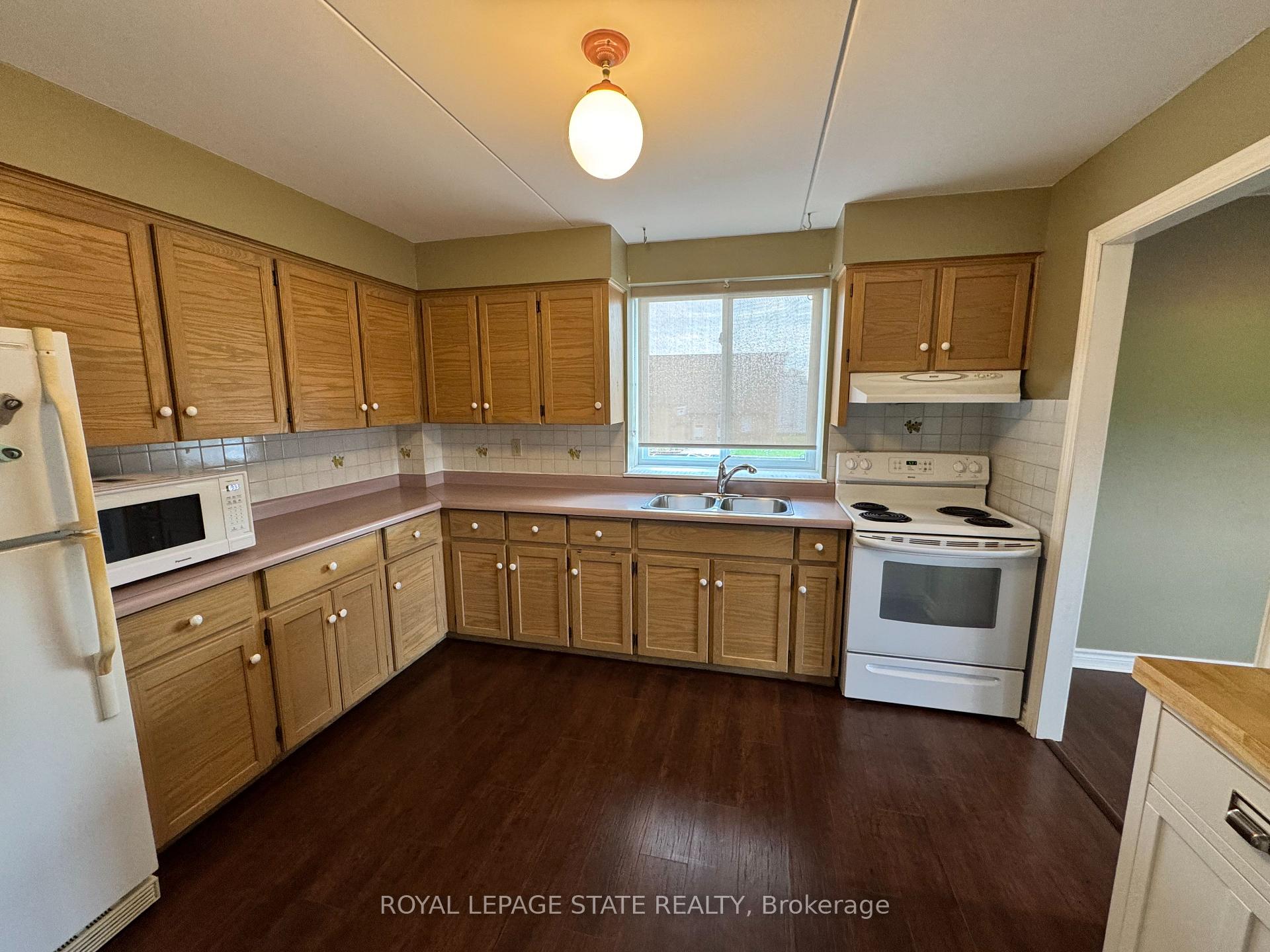 Photo 6 of Unit 202, 386 Highway 8, Hamilton, Stoney Creek — HOMEH