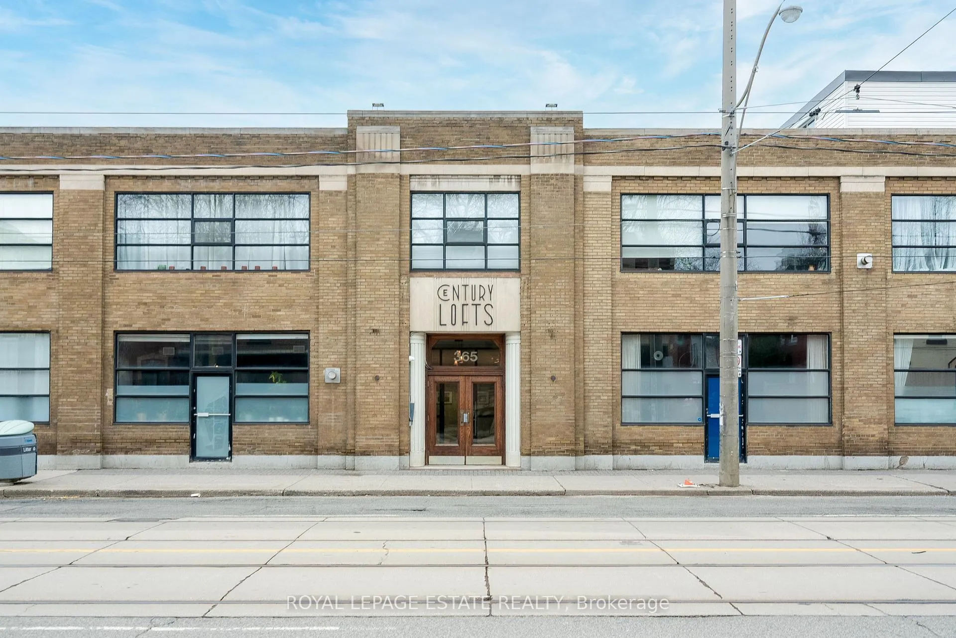 Front of Unit 216, 365 Dundas Street E