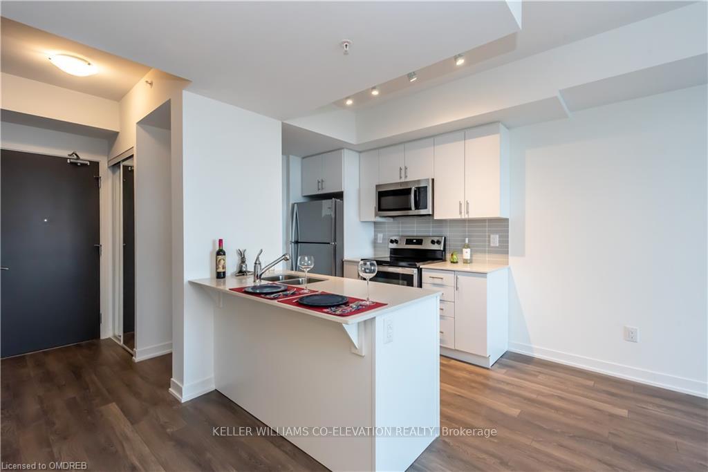 Photo 1 of Unit 814, 550 North Service Road, Grimsby, Grimsby Beach — HOMEH