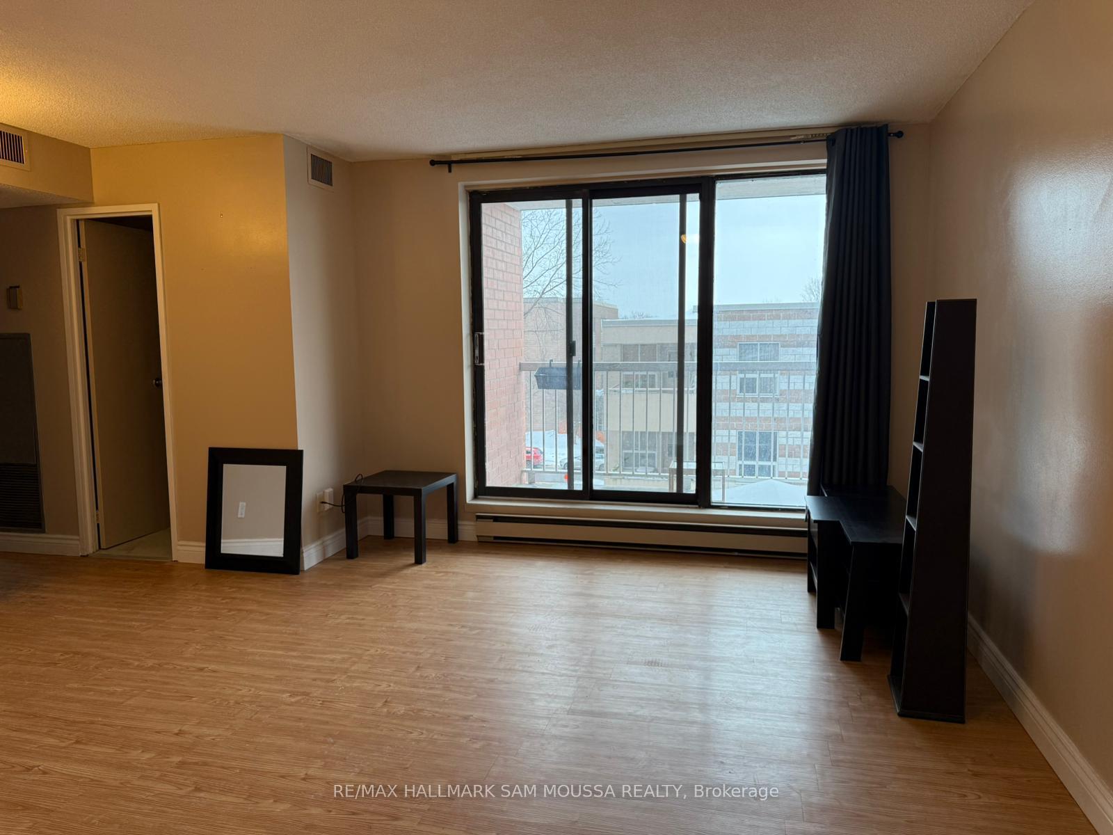 Photo 3 of Unit 405, 1180 Ohio Street, Ottawa, Billings Bridge — HOMEH