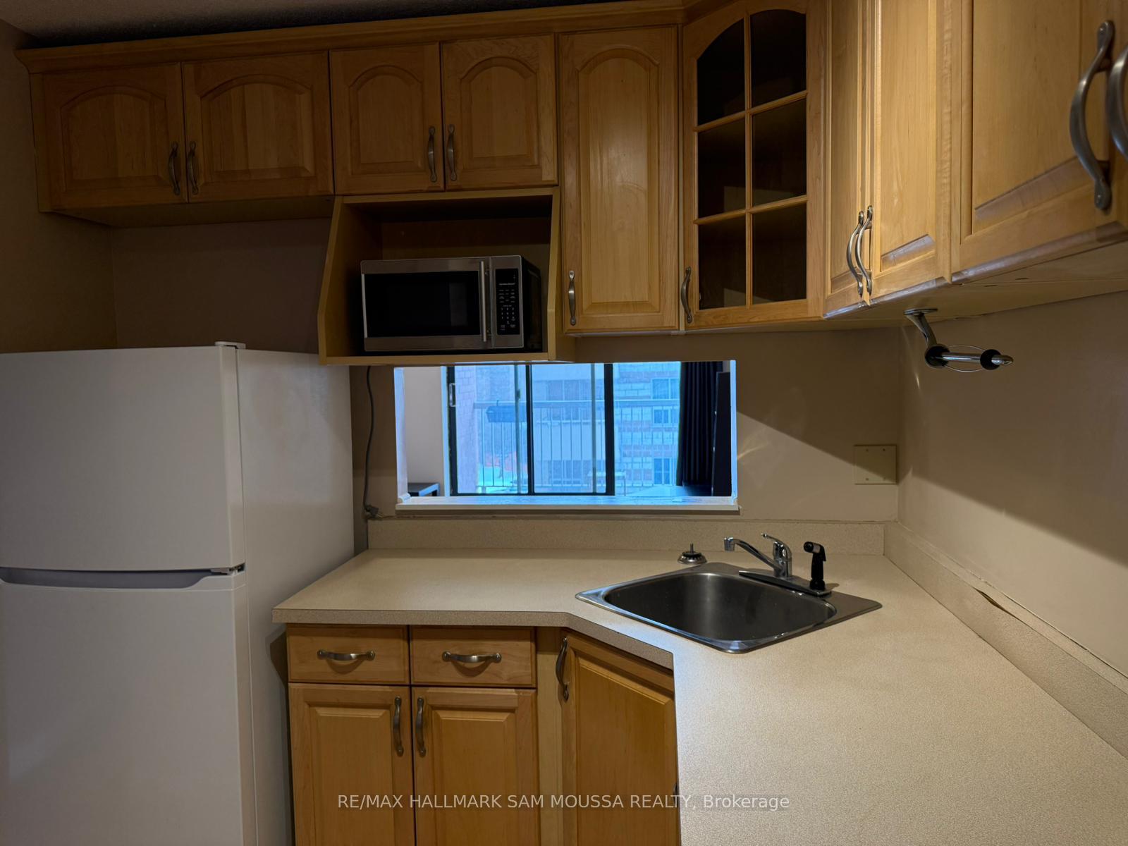 Photo 6 of Unit 405, 1180 Ohio Street, Ottawa, Billings Bridge — HOMEH