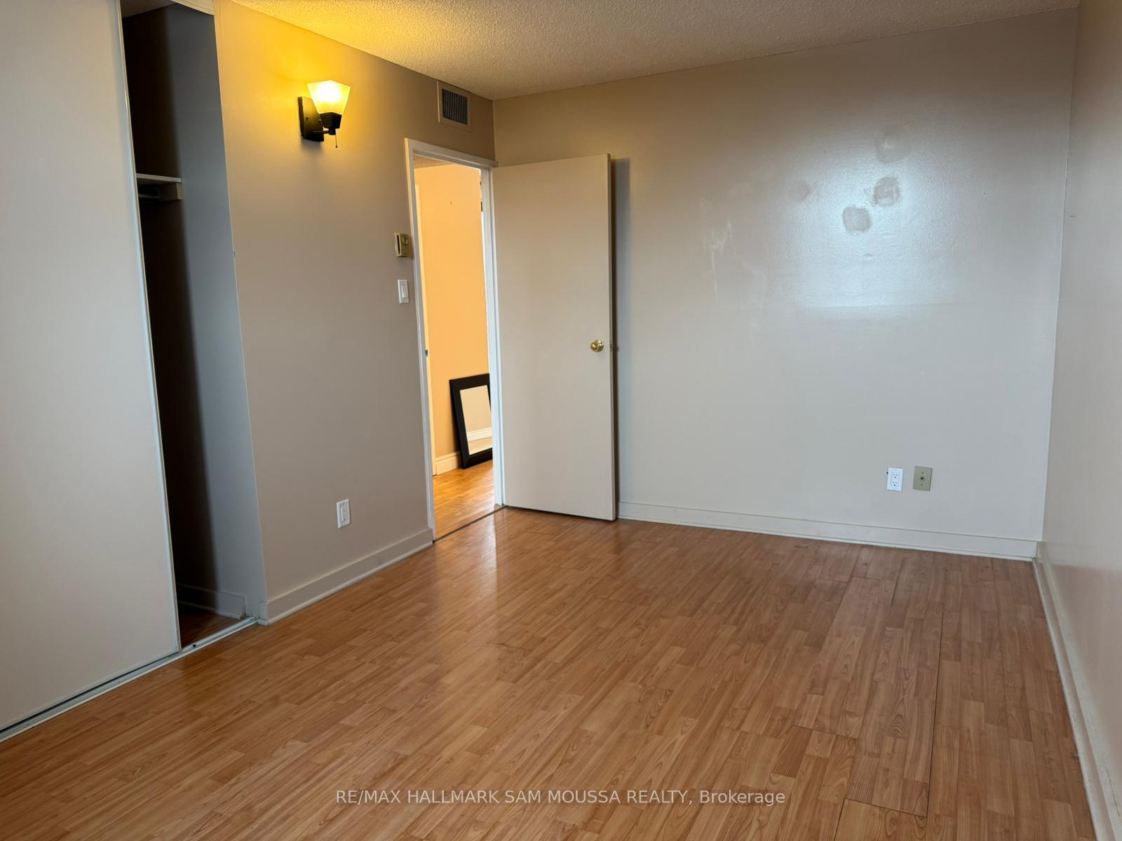 Photo 7 of Unit 405, 1180 Ohio Street, Ottawa, Billings Bridge — HOMEH