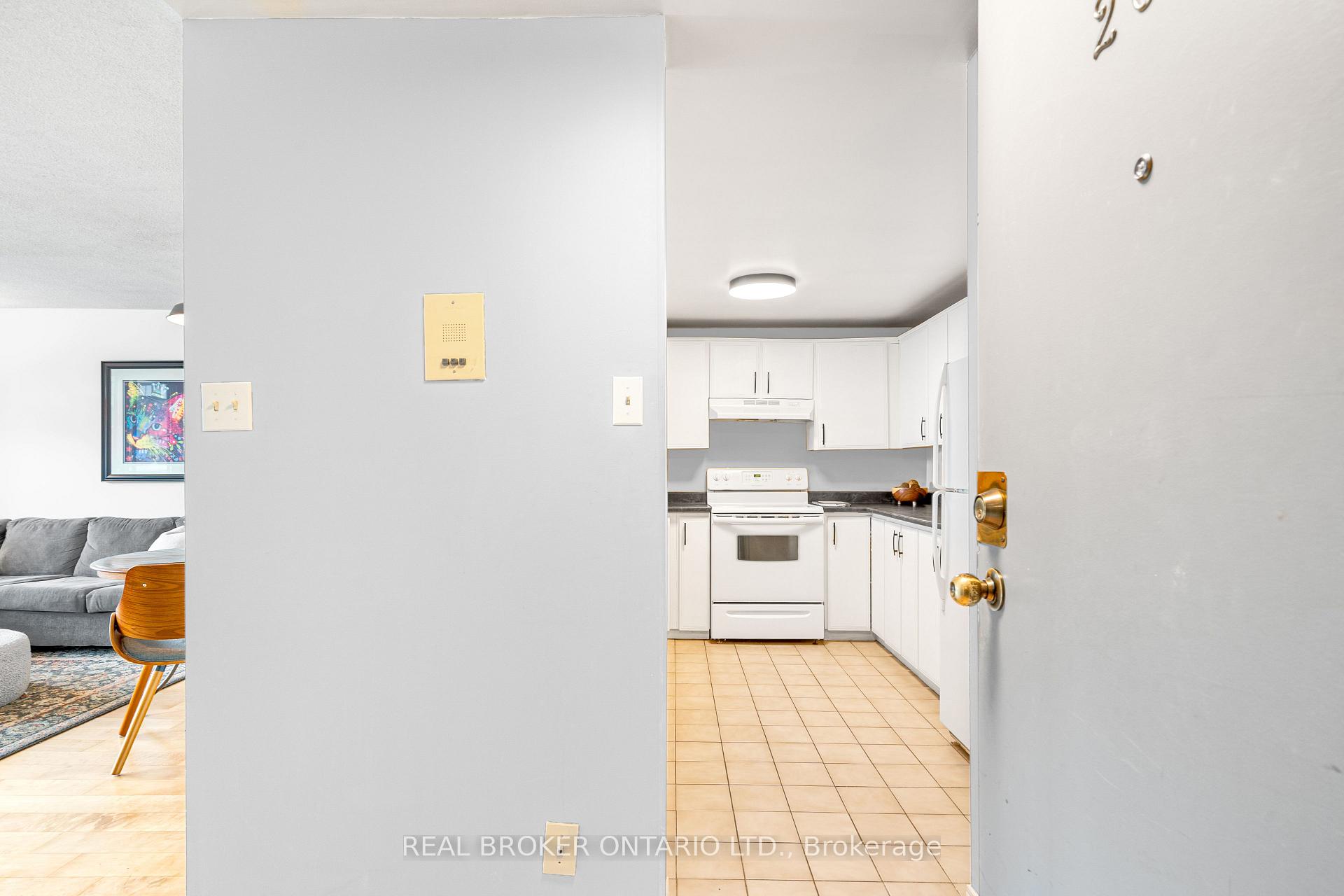 Photo 3 of Unit 202, 446 Gilmour Street, Ottawa, Ottawa Centre — HOMEH