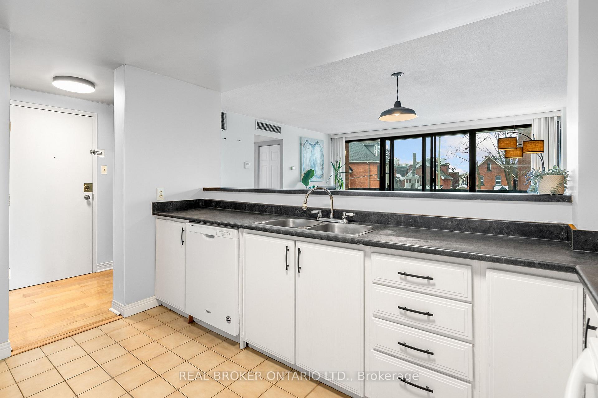 Photo 4 of Unit 202, 446 Gilmour Street, Ottawa, Ottawa Centre — HOMEH