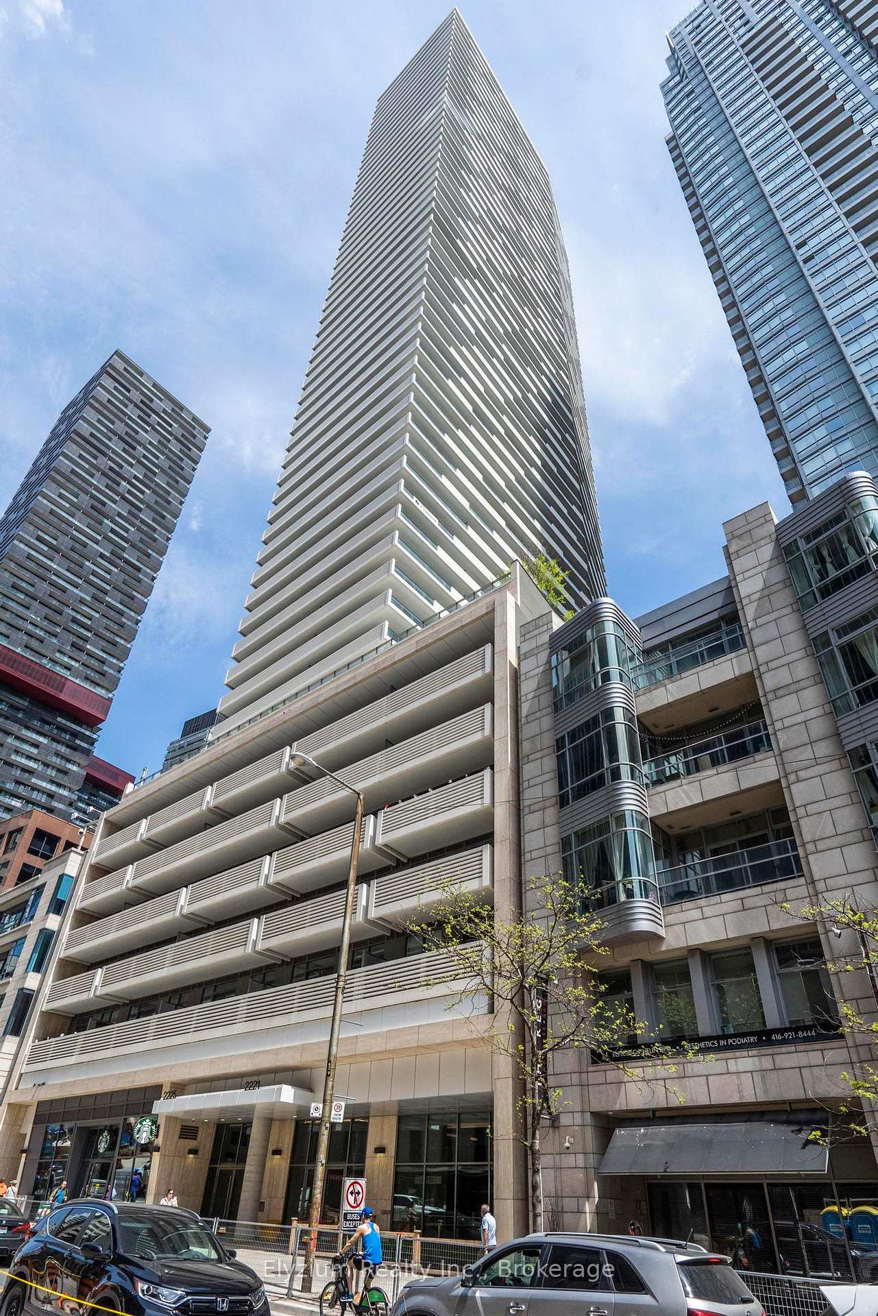 Photo 2 of Unit 3202, 2221 Yonge Street, Toronto, Mount Pleasant West — HOMEH