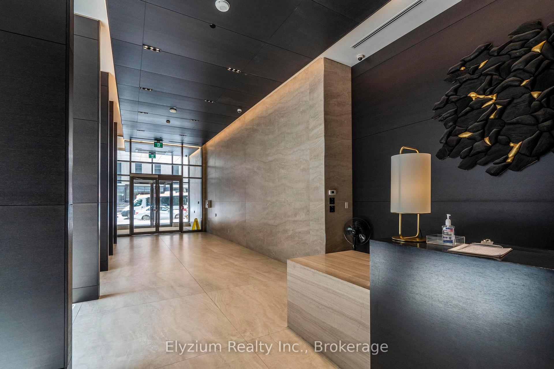Photo 4 of Unit 3202, 2221 Yonge Street, Toronto, Mount Pleasant West — HOMEH