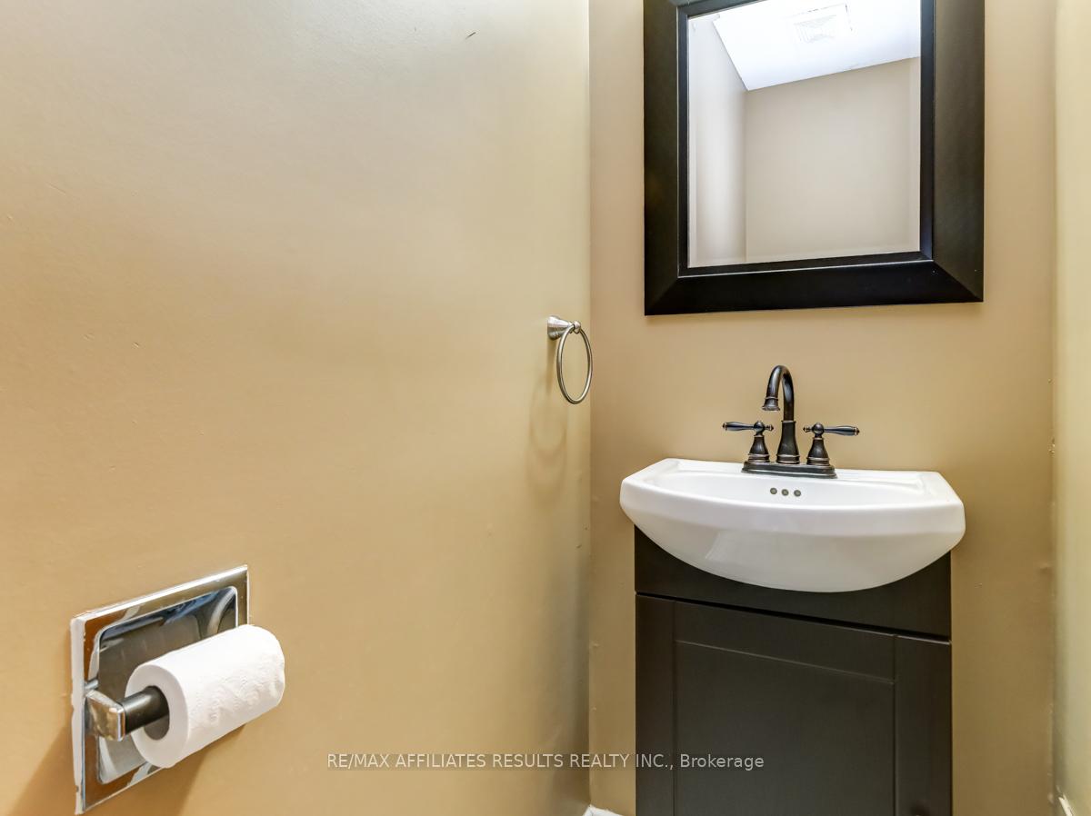 Photo 7 of 33 Carmichael Court, Ottawa, Kanata - Beaverbrook — HOMEH