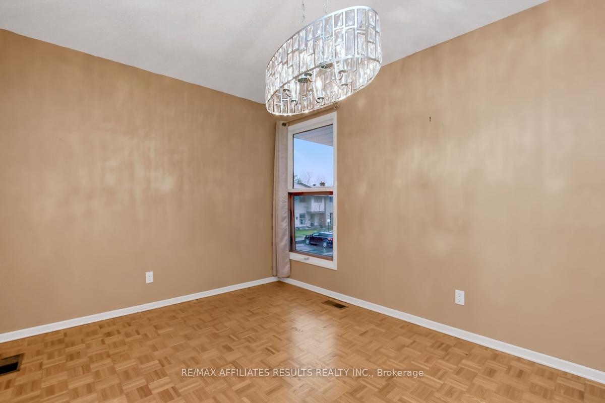 Photo 9 of 33 Carmichael Court, Ottawa, Kanata - Beaverbrook — HOMEH
