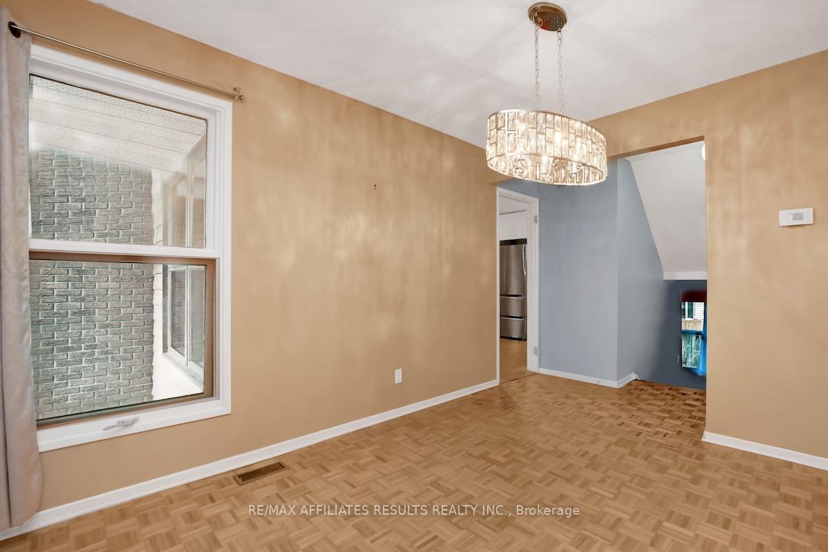 Photo 11 of 33 Carmichael Court, Ottawa, Kanata - Beaverbrook — HOMEH