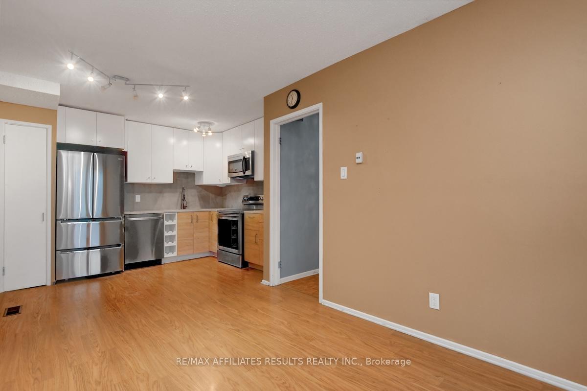 Photo 12 of 33 Carmichael Court, Ottawa, Kanata - Beaverbrook — HOMEH