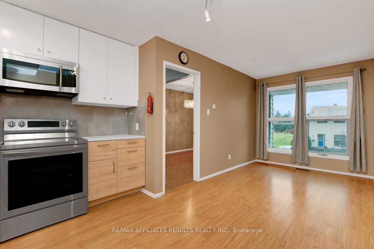 Photo 15 of 33 Carmichael Court, Ottawa, Kanata - Beaverbrook — HOMEH