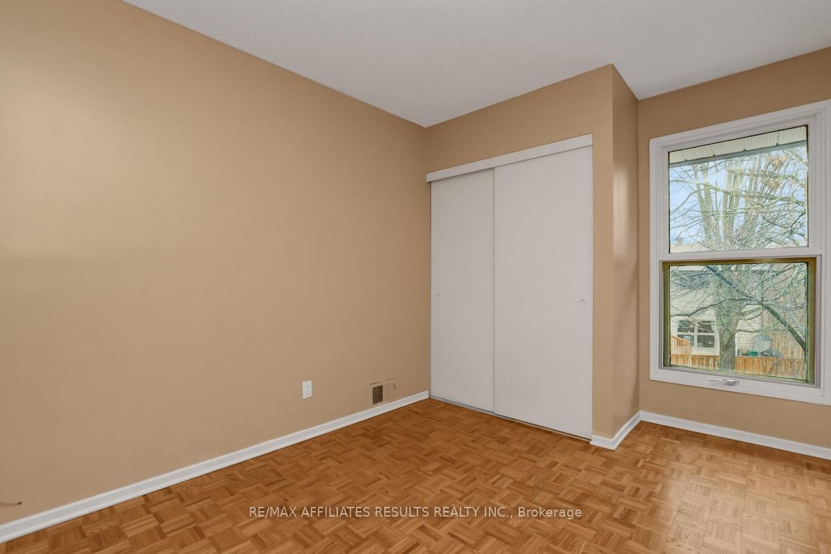 Photo 16 of 33 Carmichael Court, Ottawa, Kanata - Beaverbrook — HOMEH