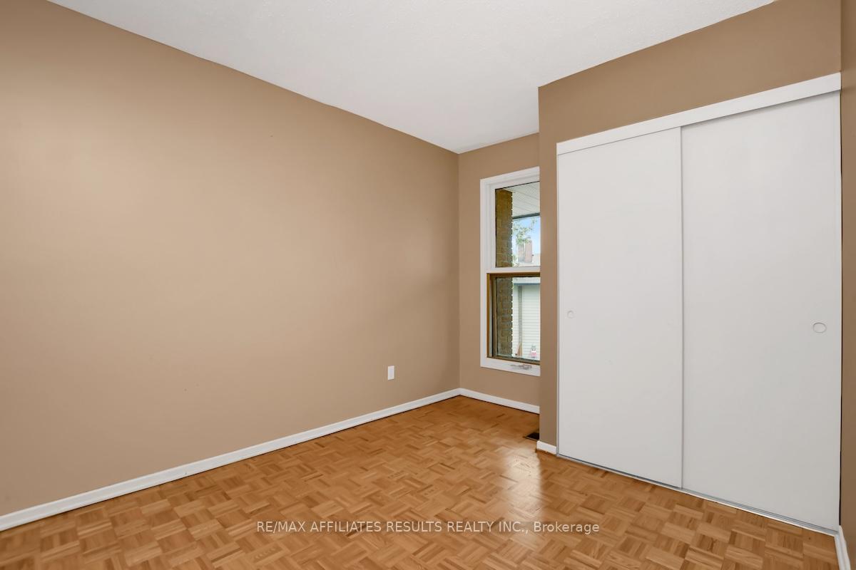Photo 18 of 33 Carmichael Court, Ottawa, Kanata - Beaverbrook — HOMEH