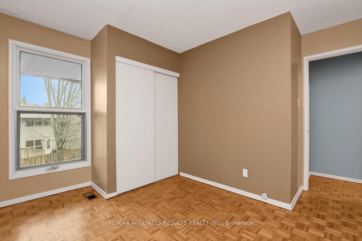 Photo 19 of 33 Carmichael Court, Ottawa, Kanata - Beaverbrook — HOMEH