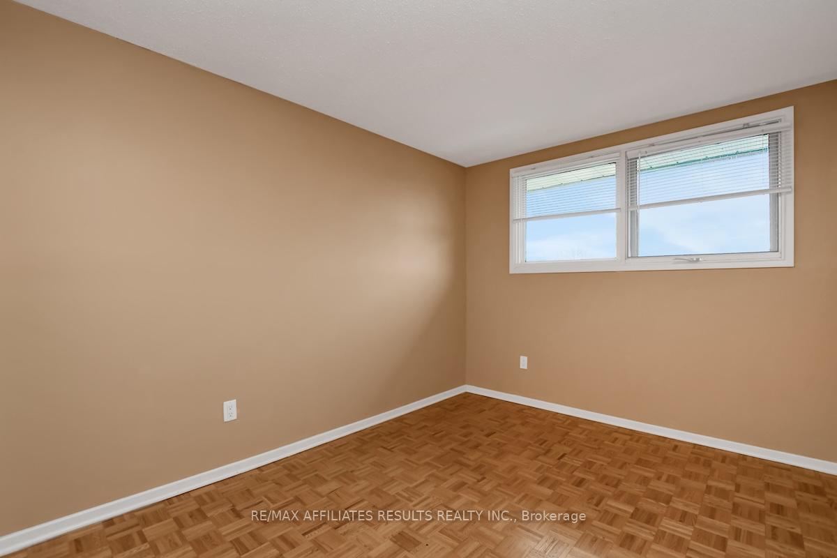 Photo 21 of 33 Carmichael Court, Ottawa, Kanata - Beaverbrook — HOMEH