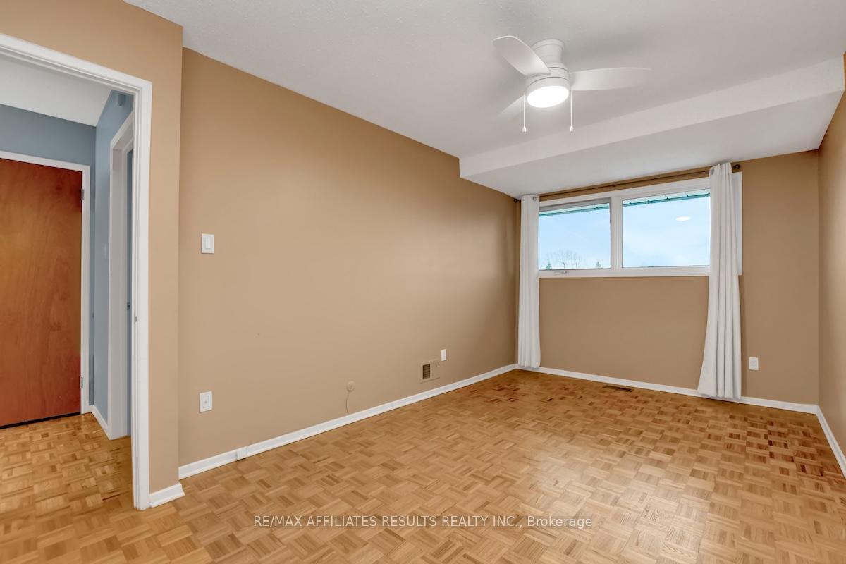 Photo 25 of 33 Carmichael Court, Ottawa, Kanata - Beaverbrook — HOMEH