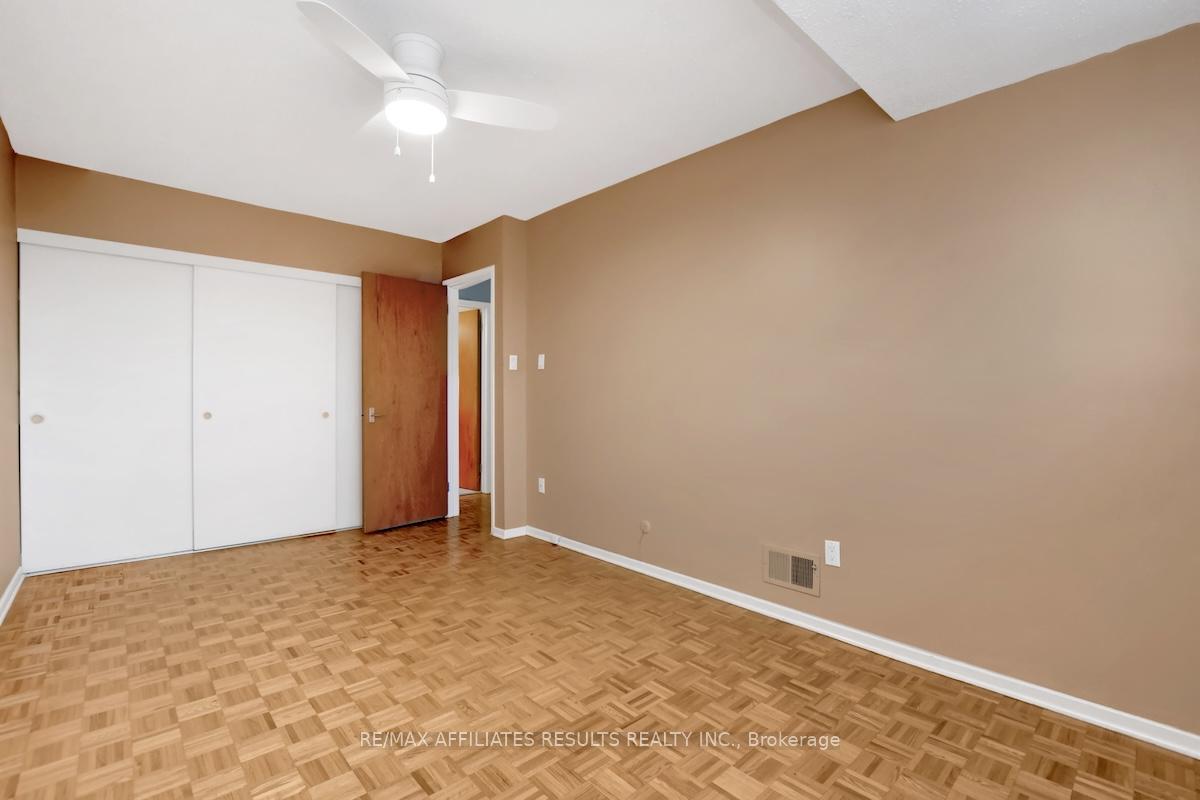 Photo 26 of 33 Carmichael Court, Ottawa, Kanata - Beaverbrook — HOMEH