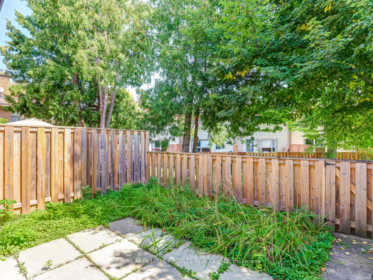 Photo 27 of 33 Carmichael Court, Ottawa, Kanata - Beaverbrook — HOMEH