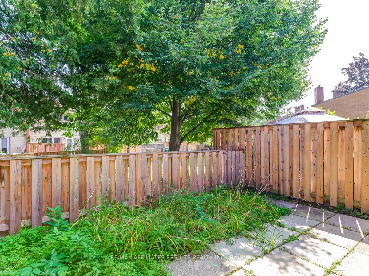 Photo 28 of 33 Carmichael Court, Ottawa, Kanata - Beaverbrook — HOMEH