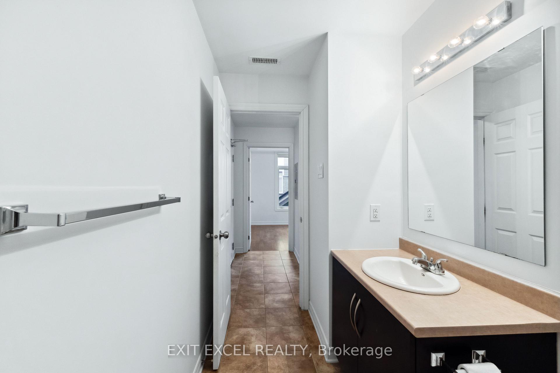 Photo 19 of Unit C, 318 Everest, Ottawa, Elmvale Acres — HOMEH