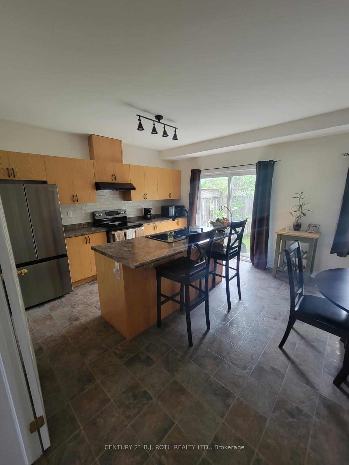 Photo 3 of Unit 37, 175 Stanley Street, Barrie, East Bayfield — HOMEH
