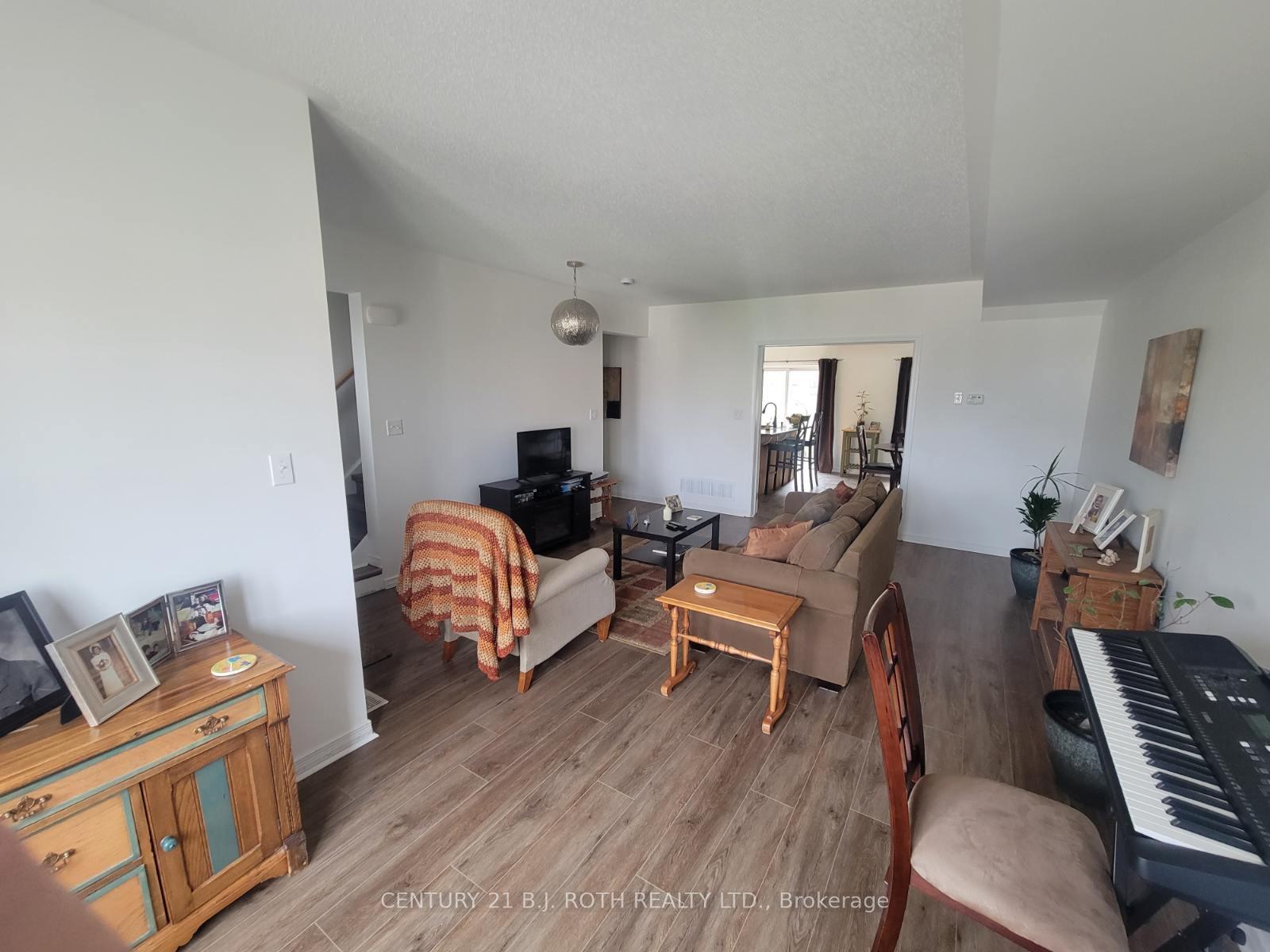 Photo 6 of Unit 37, 175 Stanley Street, Barrie, East Bayfield — HOMEH