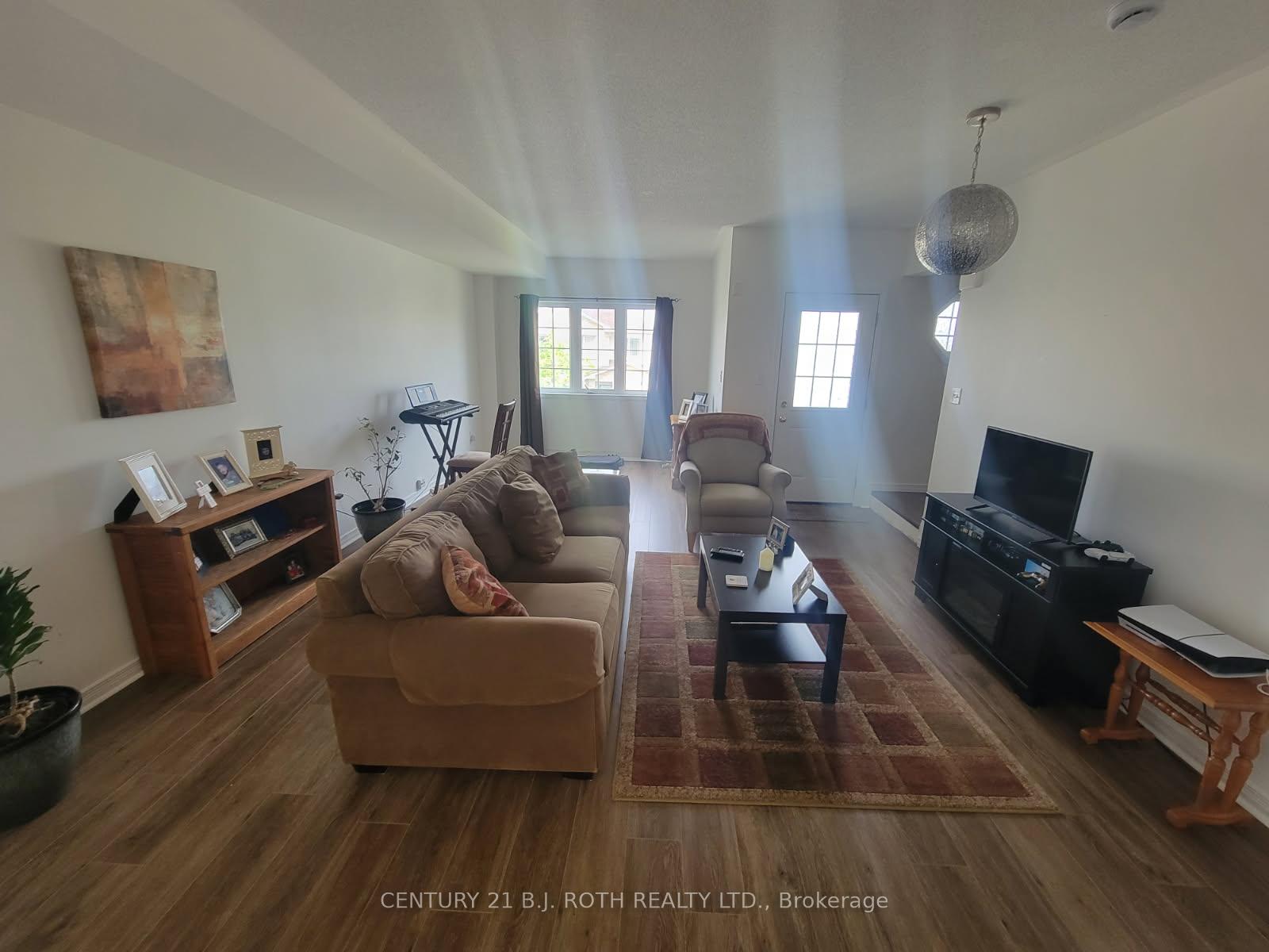 Photo 4 of Unit 37, 175 Stanley Street, Barrie, East Bayfield — HOMEH