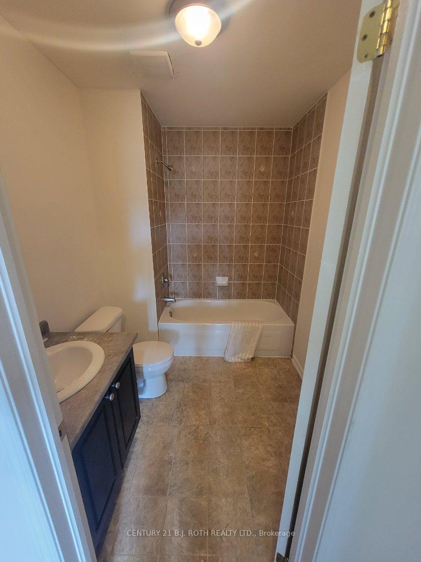 Photo 5 of Unit 37, 175 Stanley Street, Barrie, East Bayfield — HOMEH
